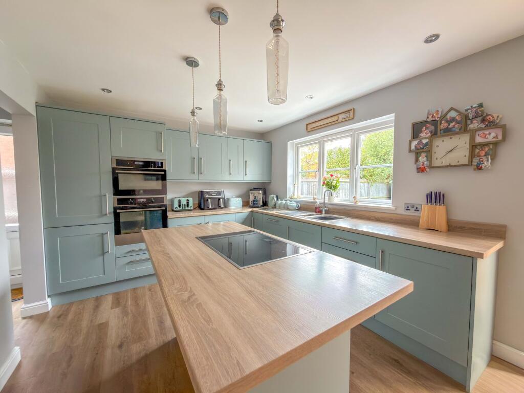 House in Nuneaton and Bedworth, Caldwell - More