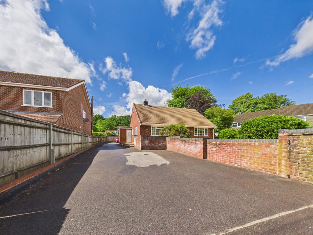 West Street, Tadley, RG26 photo 2