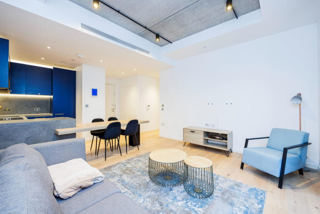 2-bed flat on Good Luck Hope,London,E14 0WX, £670,000