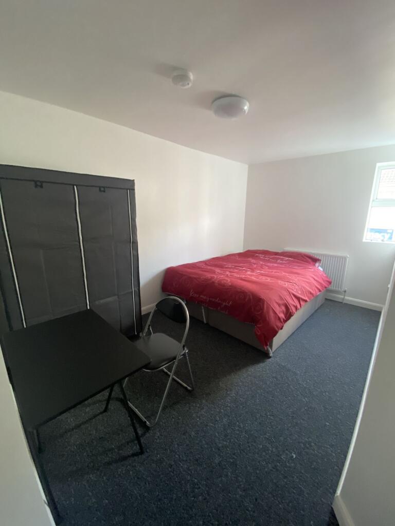 1 bedroom flat share for rent