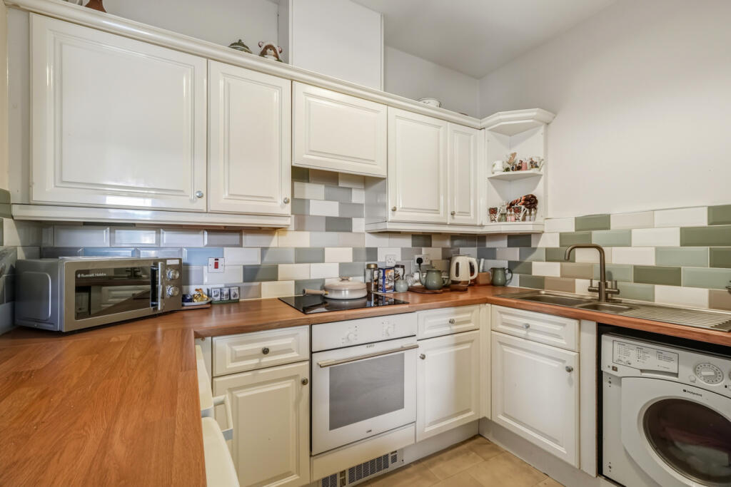 Bentfield Road, Stansted, Essex, CM24 photo 2