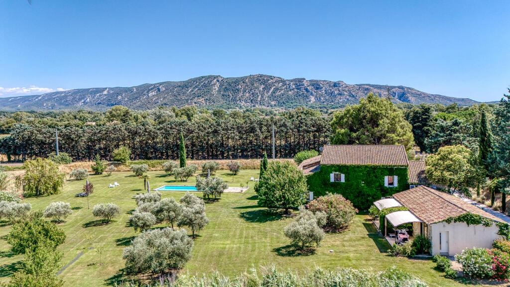 Main image of property: Provence-Alps-Cote d`Azur, Vaucluse, Robion