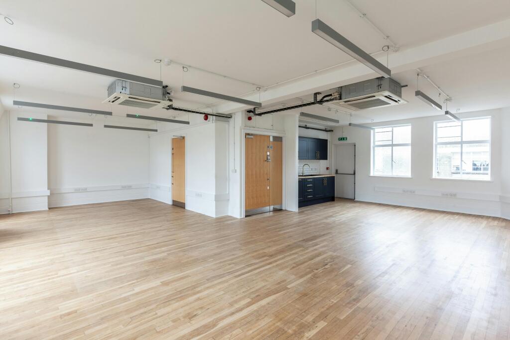 1516 Margaret St 5th Floor 02.jpg