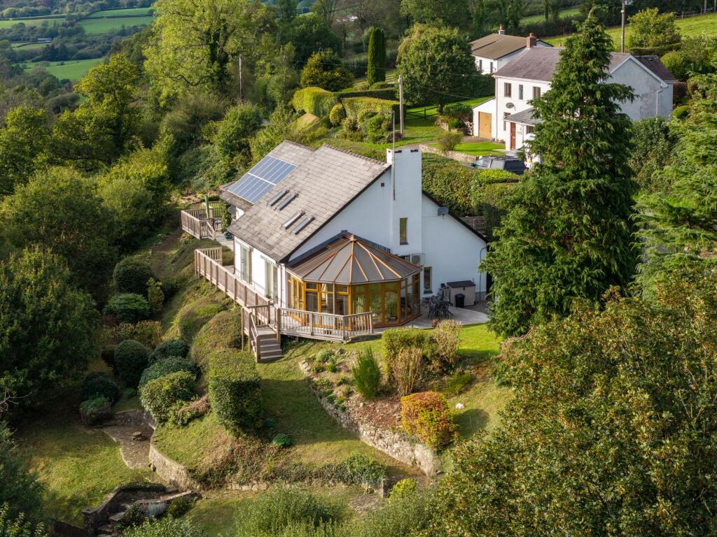 4-bed detached on Cwmwl Yr Allt, Llandysul, SA44 4RN, £425,000
