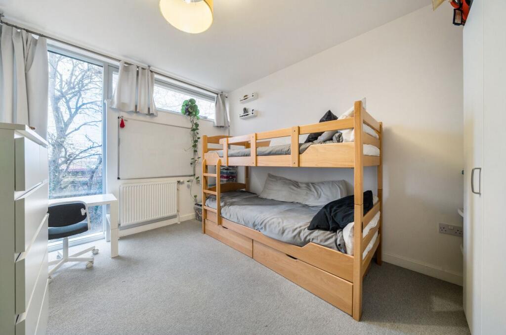 Apartment in London - More