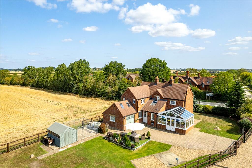 Buckingham Road, Weedon, Aylesbury, Buckinghamshire, HP22 photo 2