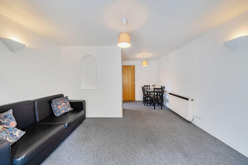 Apartment in Southall - View 4