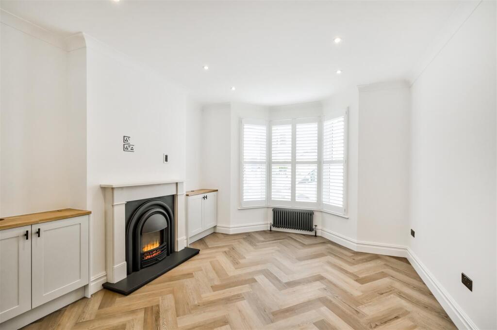 House in London - View 2