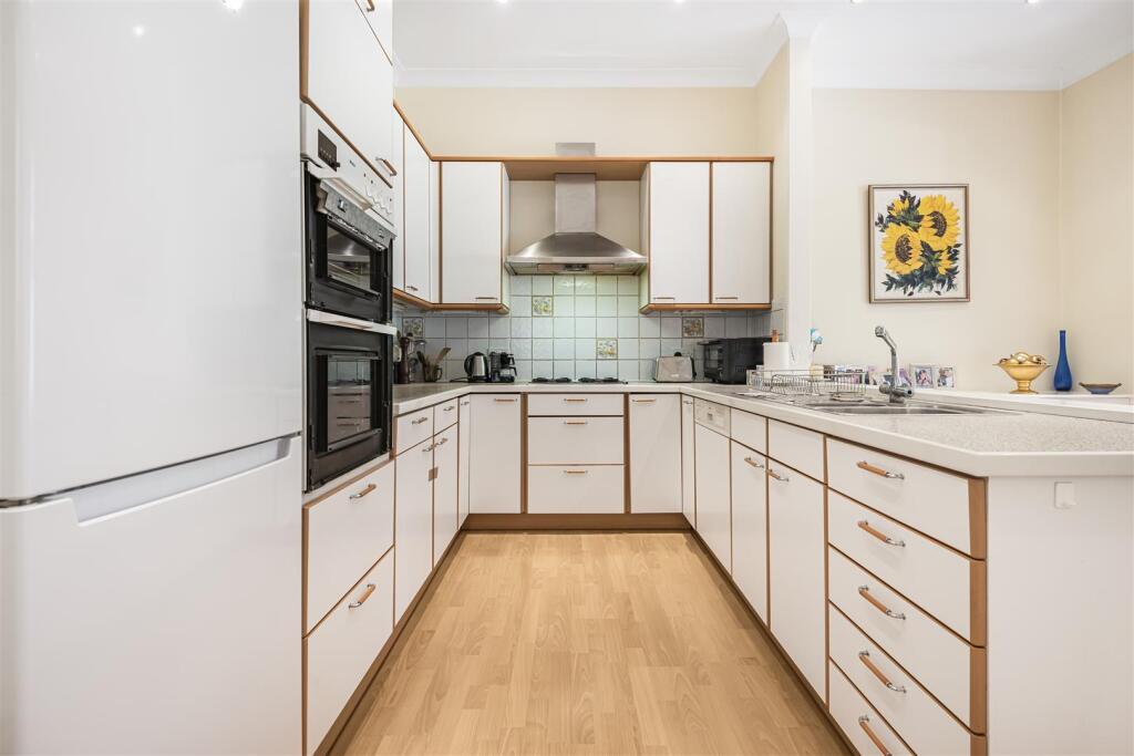 House in London, Hadley Wood - View 5