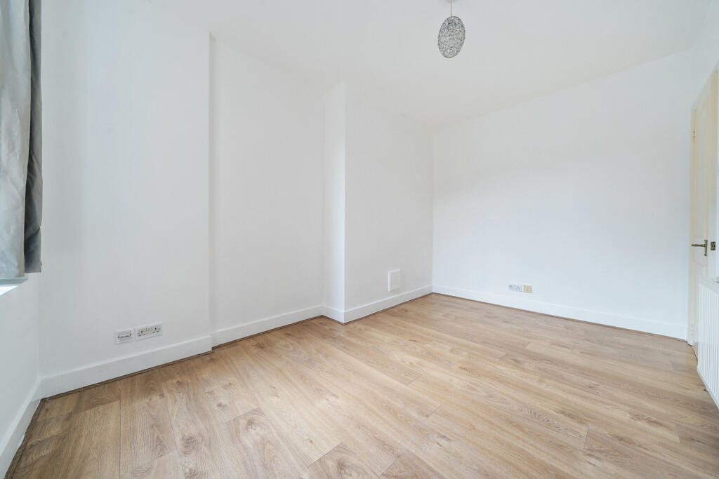 Apartment in London, Purbrook Estate, Walworth - More