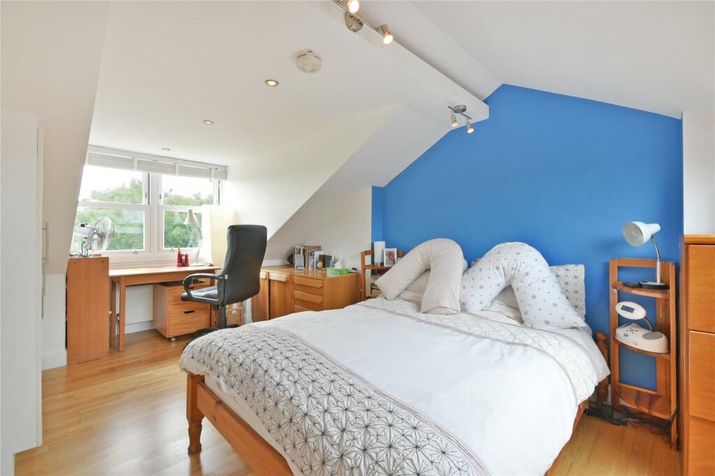 Apartment in London, Kilburn - View 3
