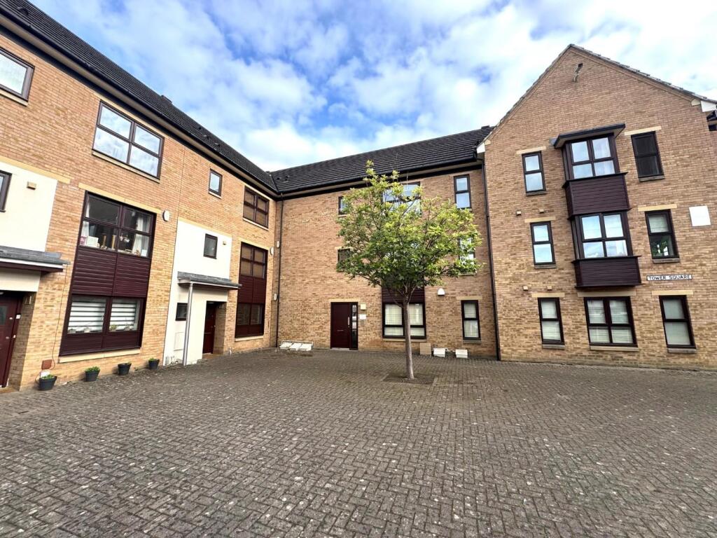 2-bed flat on Tower Square, St James, Northampton NN5, £950/mo