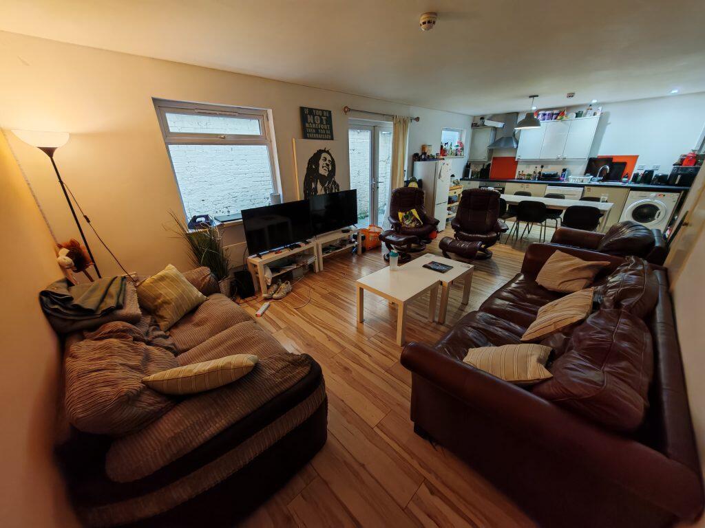 6 bedroom house for rent