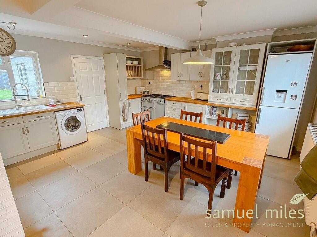 5 Green Meadow Avenue, Swindon, Wiltshire, SN25 1JB photo 4