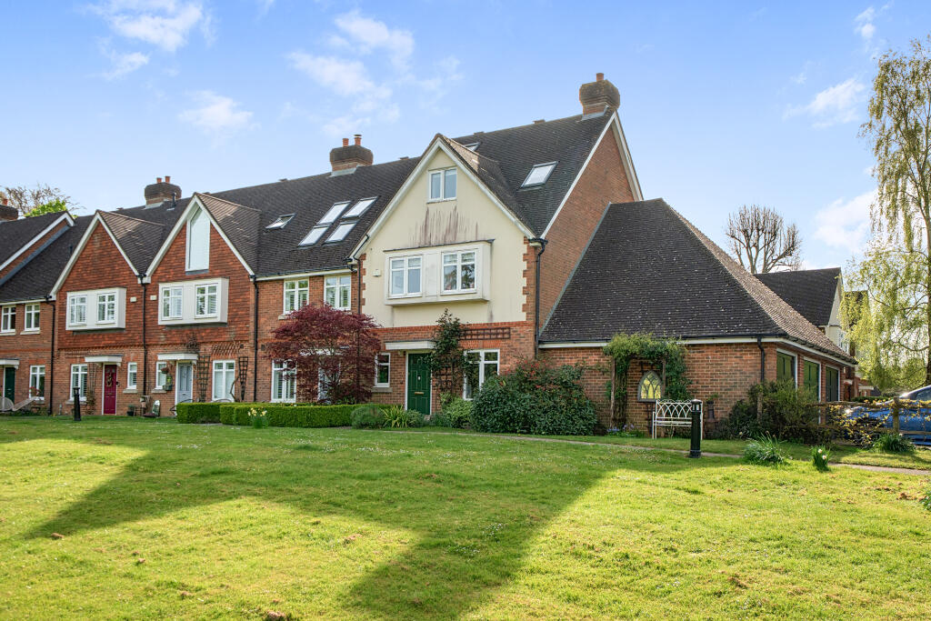 Main image of property: Parkside Mews, Warlingham, CR6