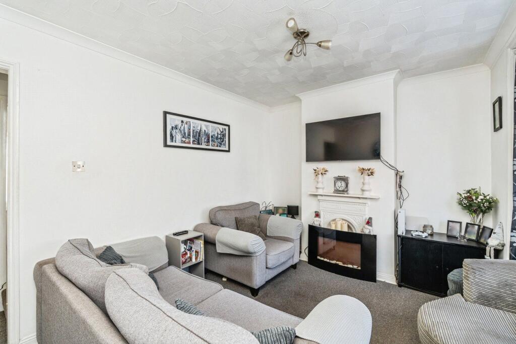House in Southampton - More