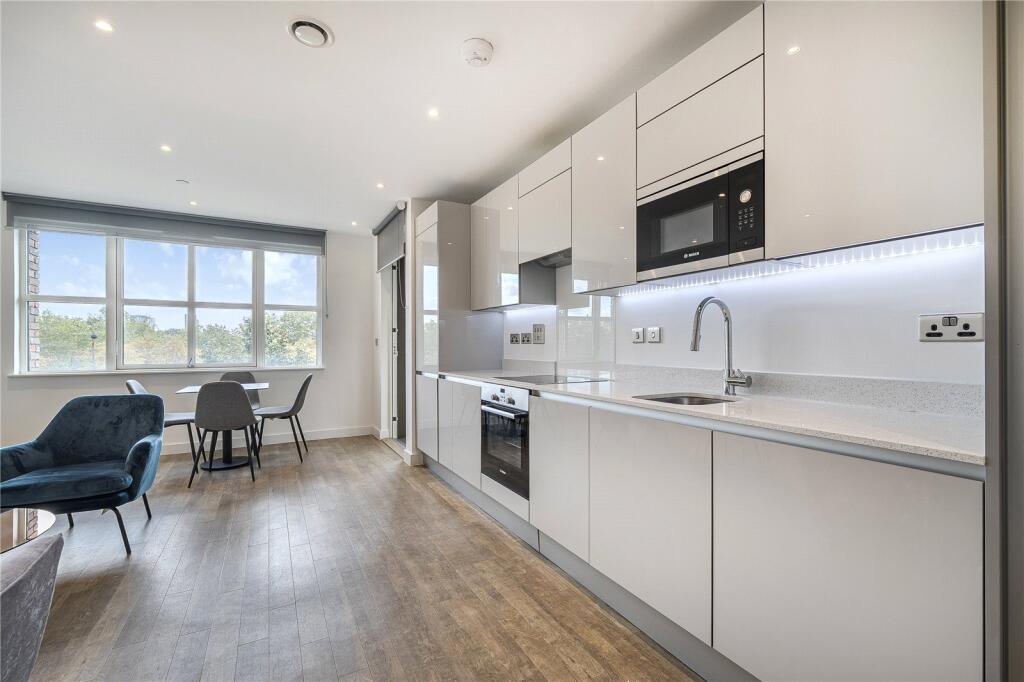 Apartment in London, Canada Water, Rotherhithe - View 4