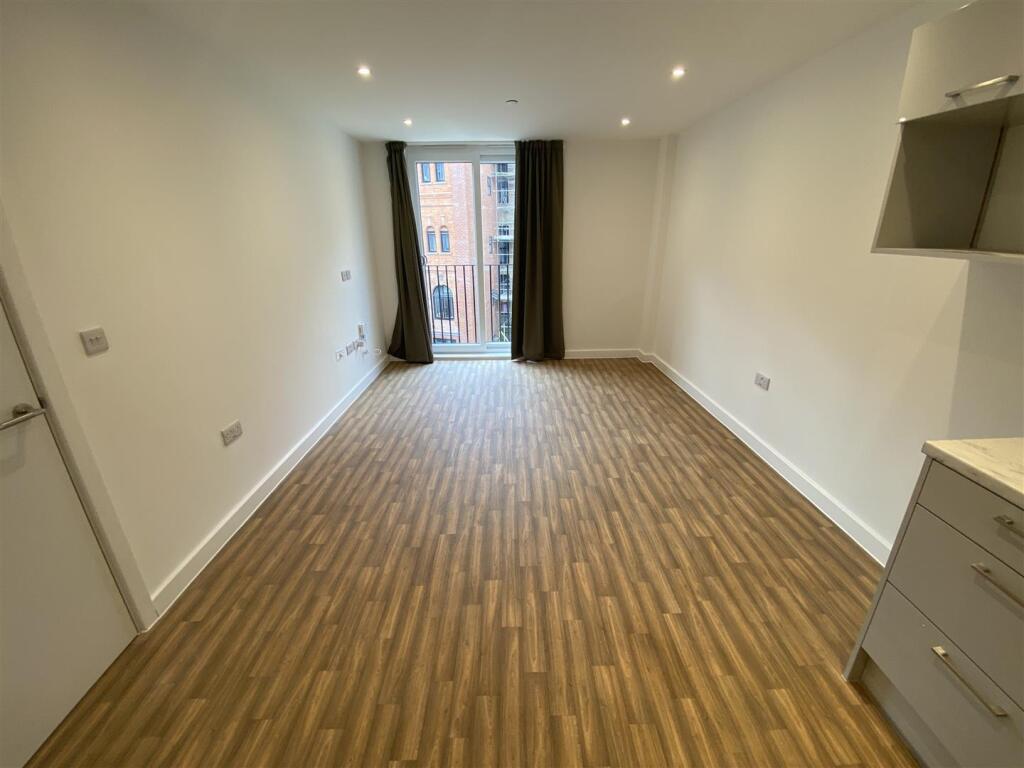 Apartment in Leicester, St Matthew's - View 3