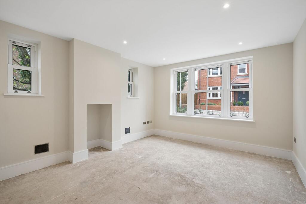 House in Dacorum, Tring - More