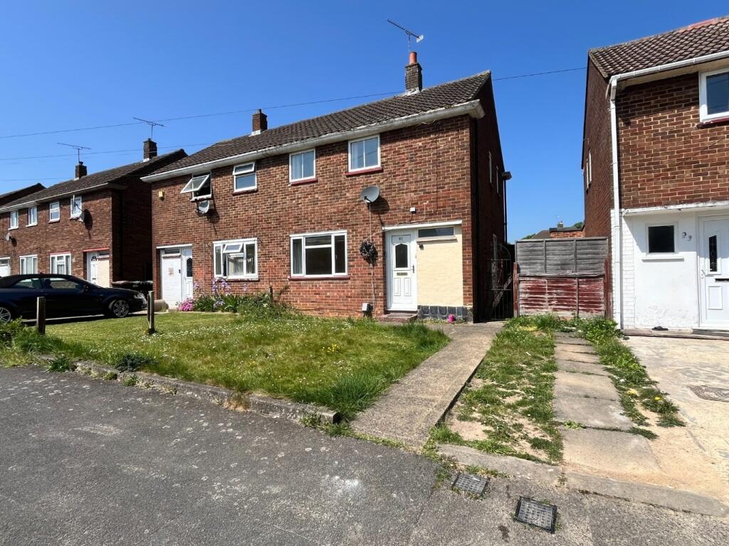 Main image of property: Wodecroft Road, Luton, Bedfordshire, LU3 2EZ