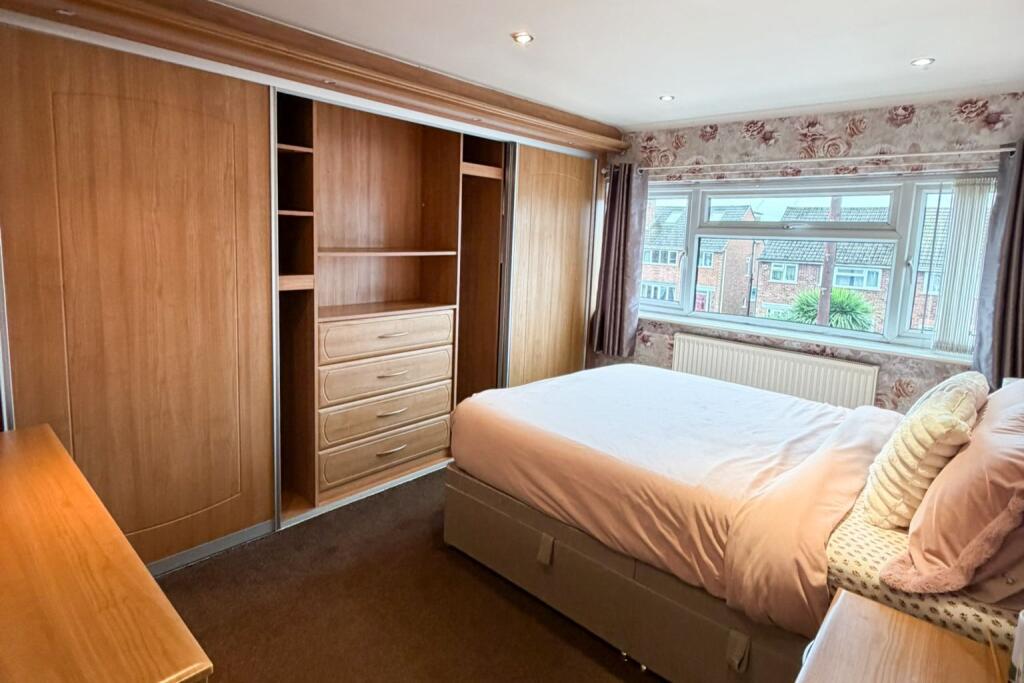 Additional image 9 of FIVE-bedroom semi-detached with self-contained ONE-bedroom annexe, Birchfield Close, Halesowen, B63 4LJ