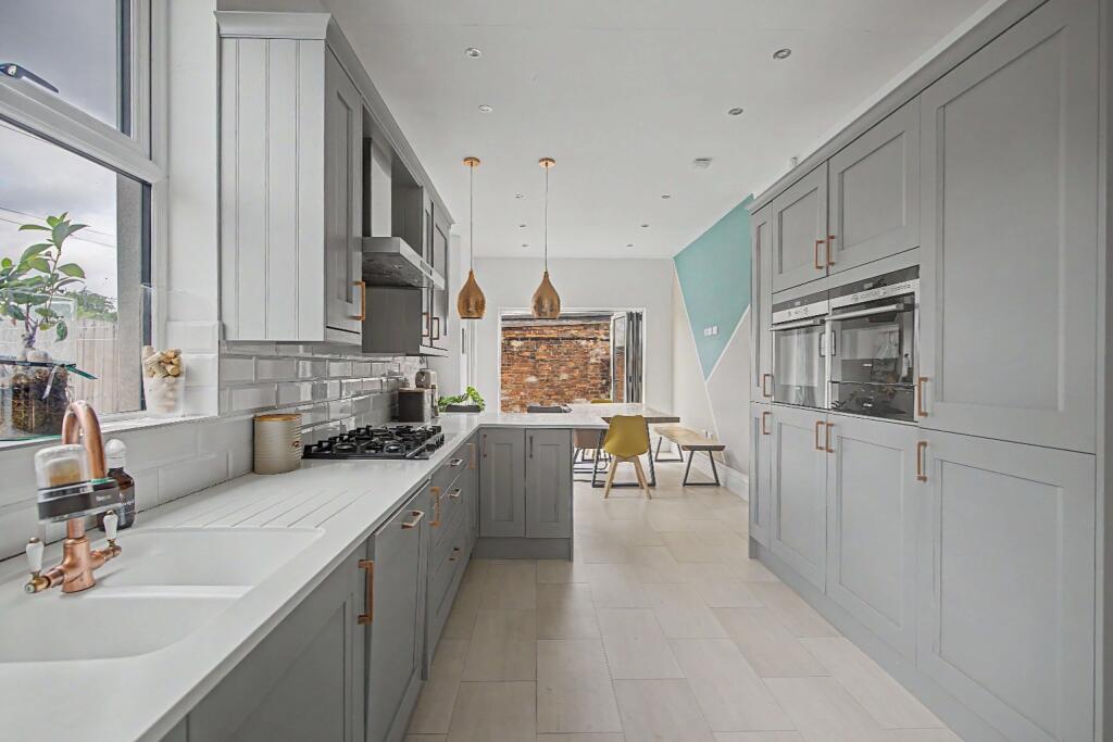 Greenhill Avenue, Sale photo 2