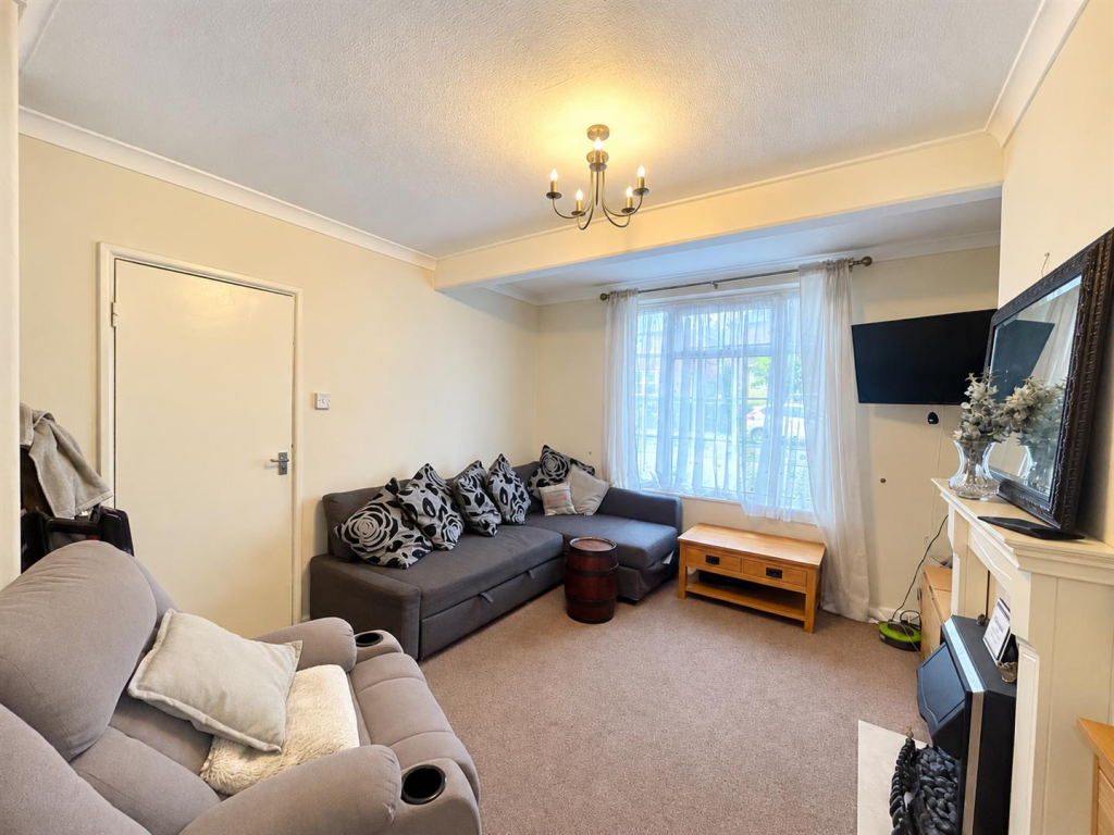 House in London, Stonecot, Rosehill - More