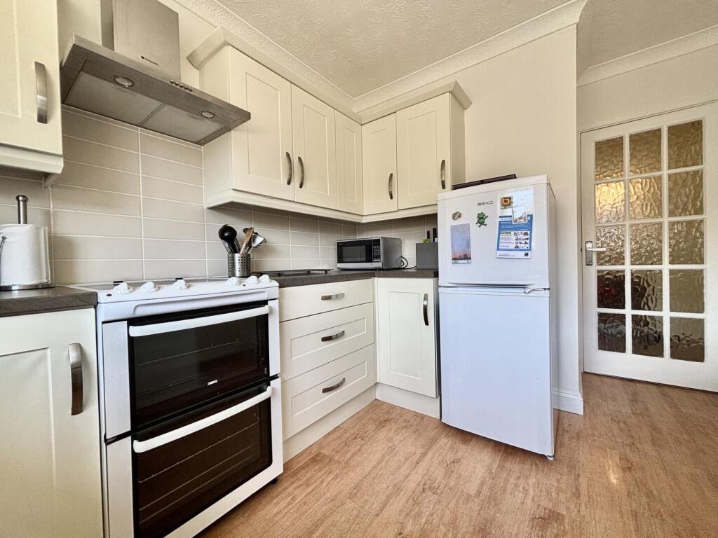 Apartment in Highcliffe-on-Sea, Highcliffe and Walkford - View 3