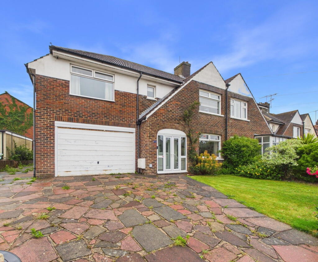 Main image of property: Hadley Avenue, Worthing, West Sussex BN14 9HB