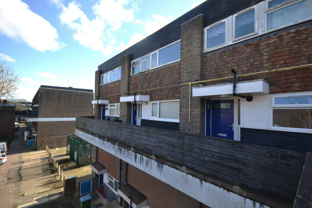 2-bed flat on Hastings Close, Bognor Regis, PO21 5PW, £175,000