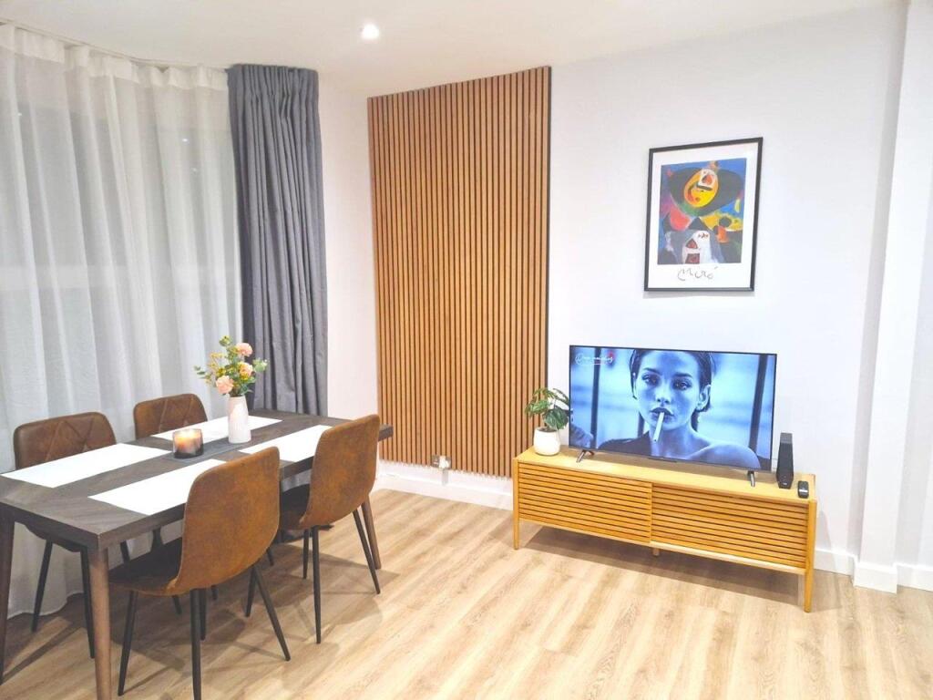 Main image of property: Two Bedroom Upper Floor Flat To Let, Blackhorse Lane, Walthamstow, E17 - £2,200 PCM
