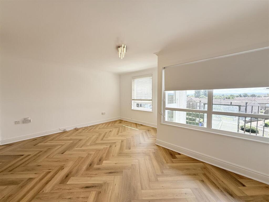 Apartment in Glasgow, West Dunbartonshire - More