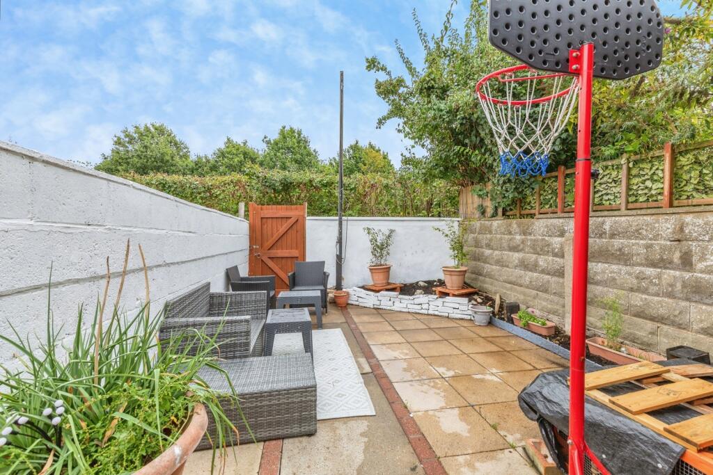 House in Frindsbury - More