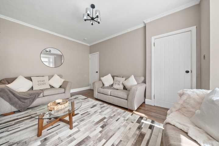 House in Glasgow - More