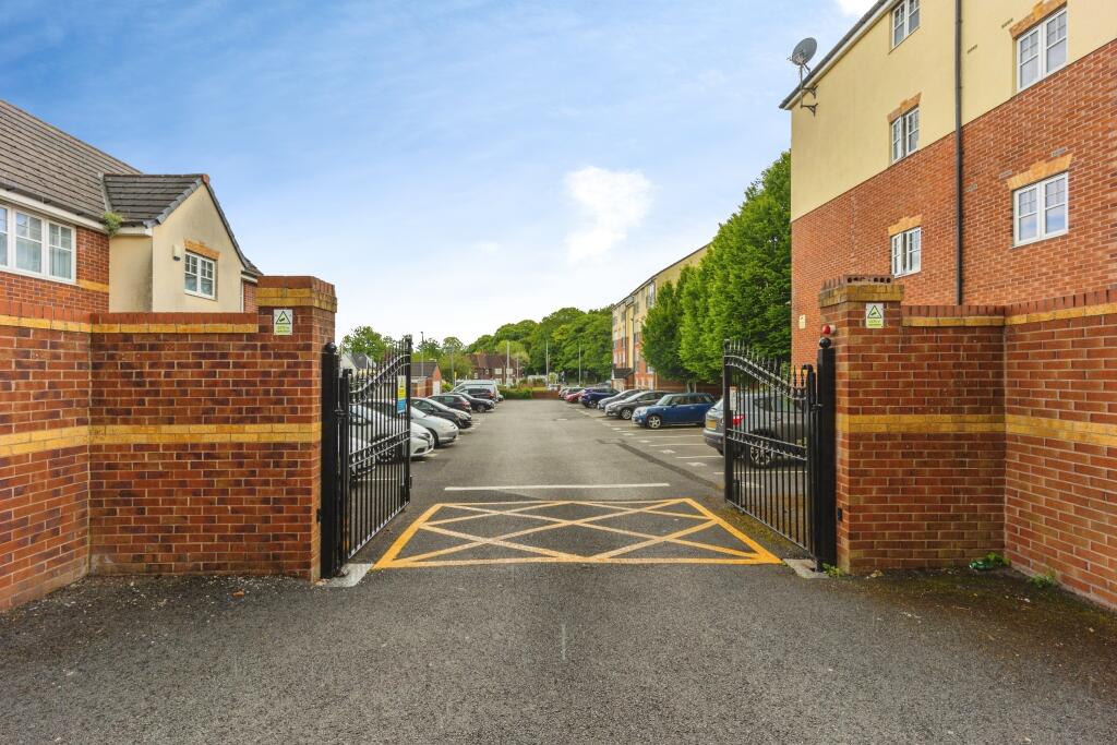 4 Actonville Avenue, Manchester, M22 photo 3