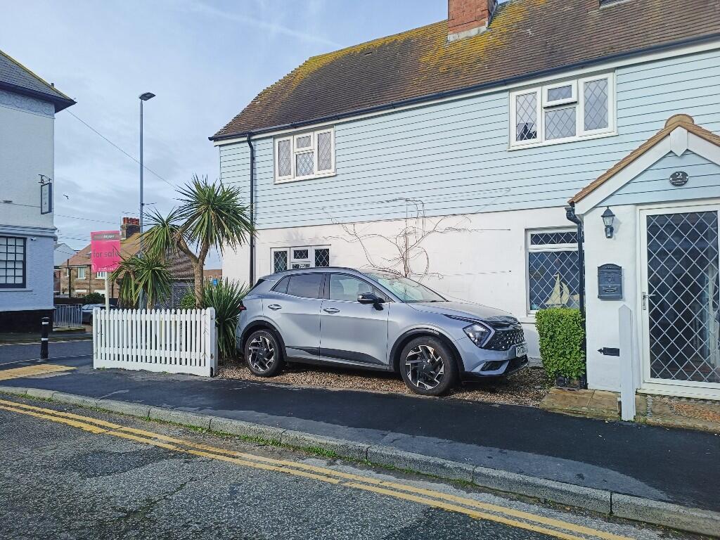 Main image of property: Bay Terrace, BN24