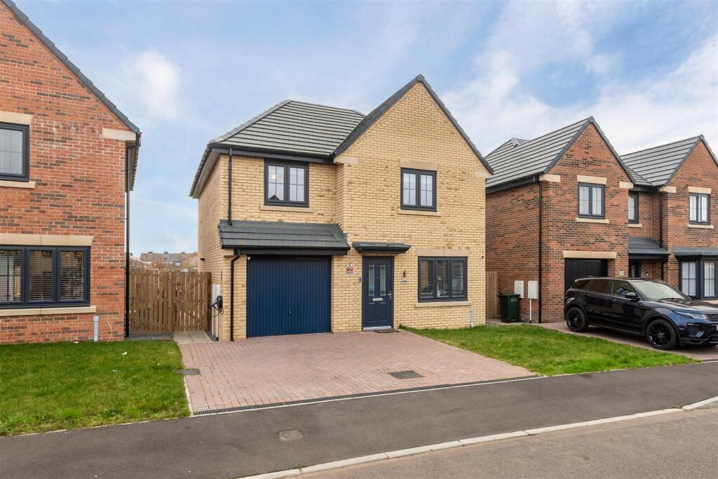 4-bed detached on Winder Drive, Hazlerigg, NE13, £335,000