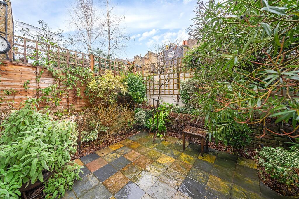 House in London - View 3