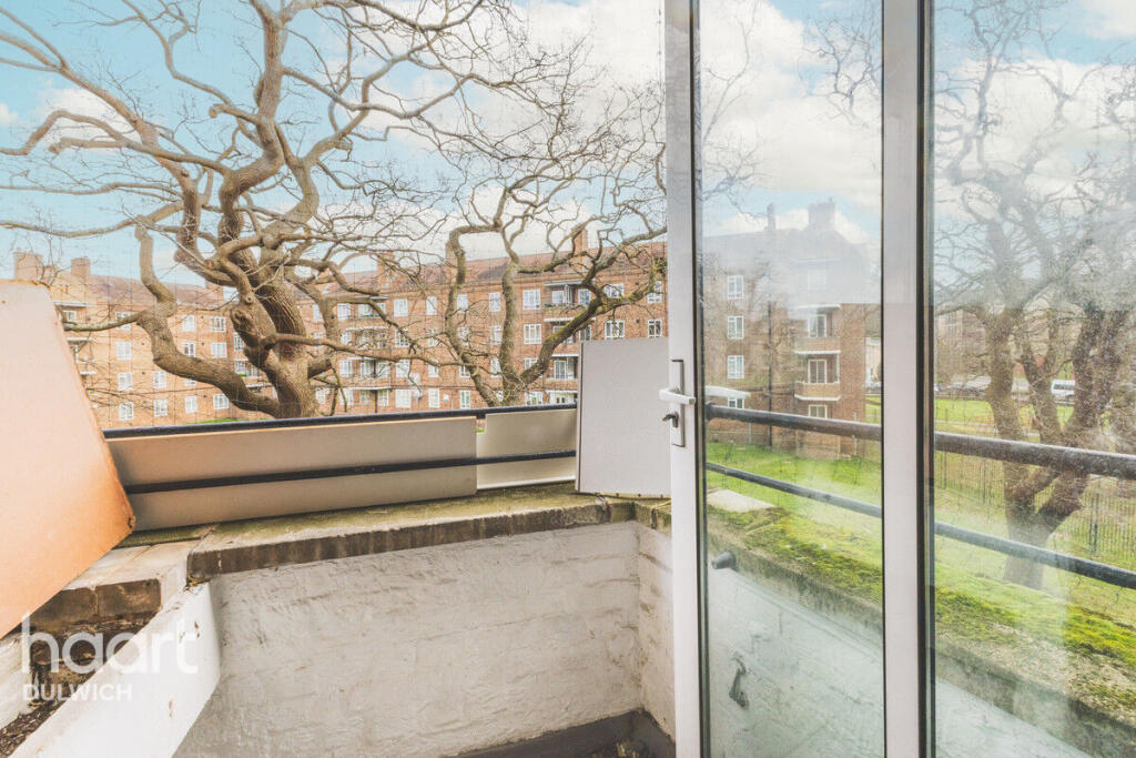 Kingswood Estate, London photo 3