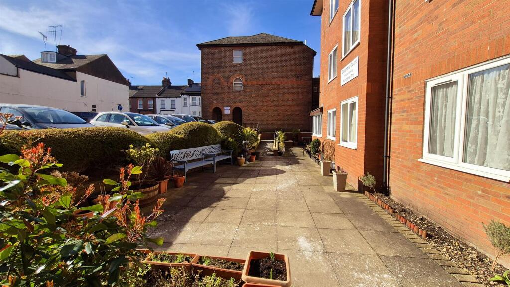 Apartment in Luton - View 3