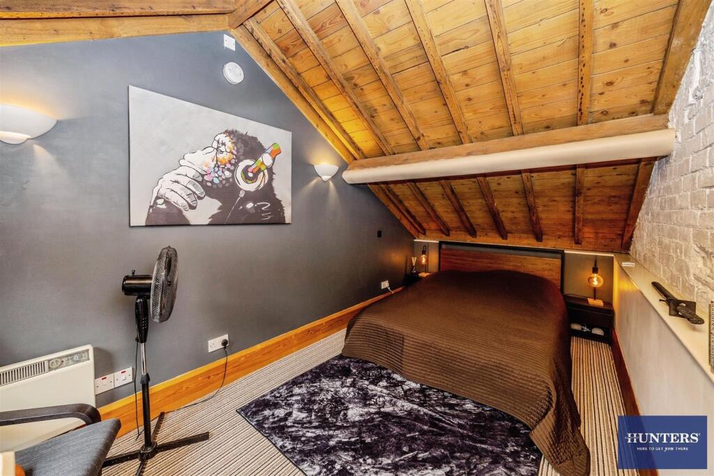 Apartment in Halifax - More