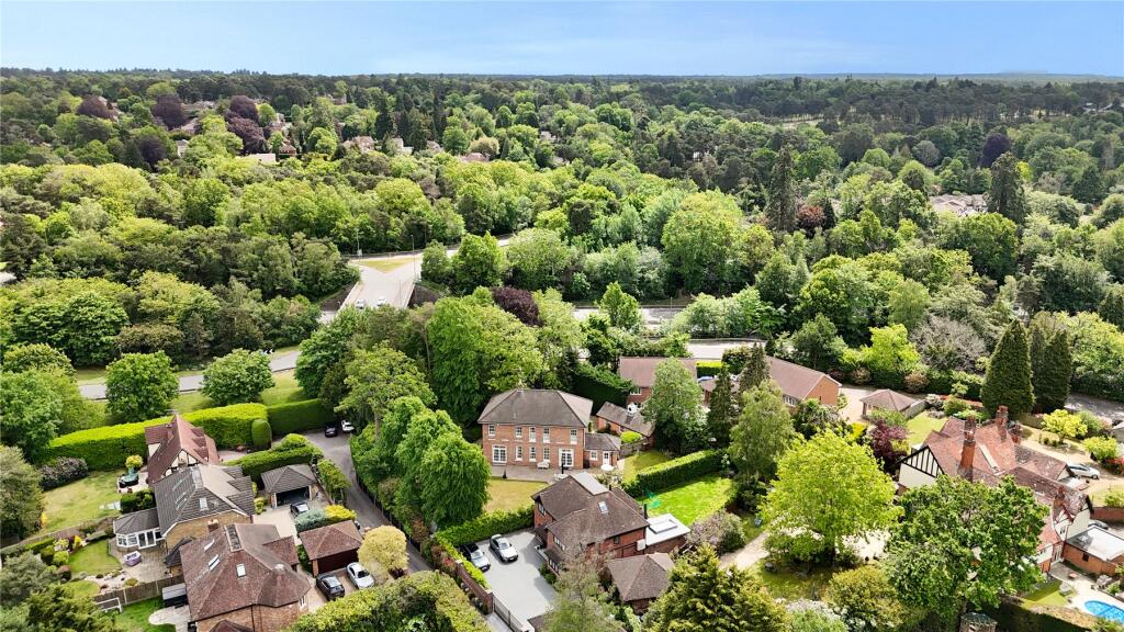 Ravenswood Drive, Camberley, Surrey, GU15 photo 4