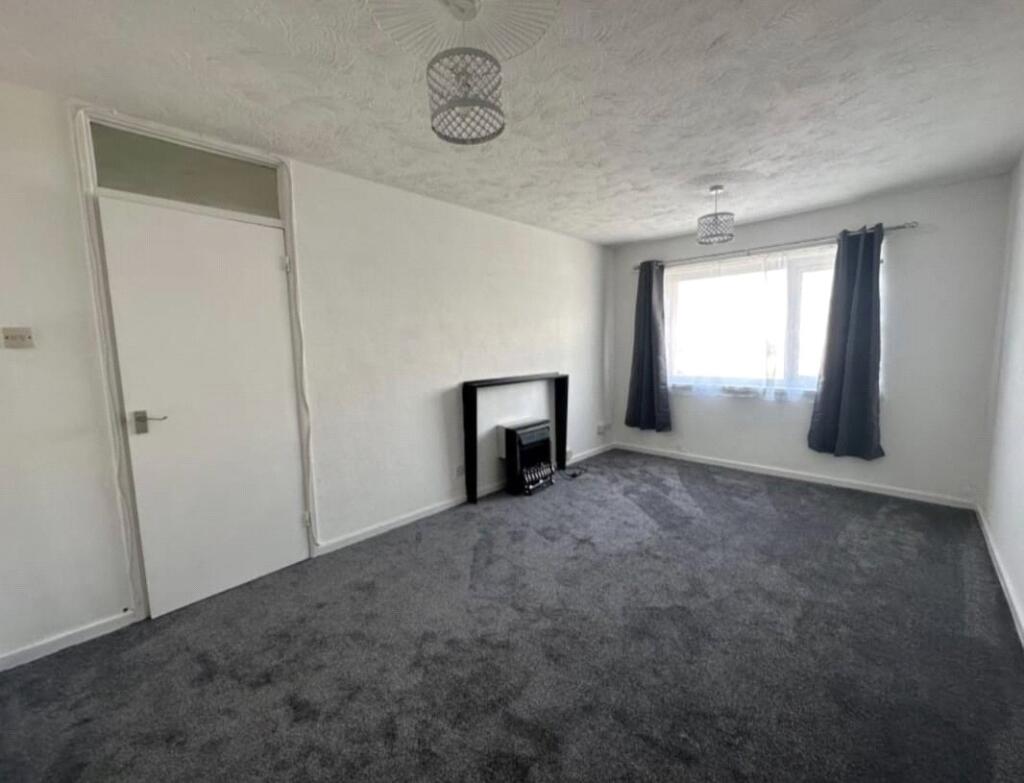Apartment in Gosport, Hampshire - View 2