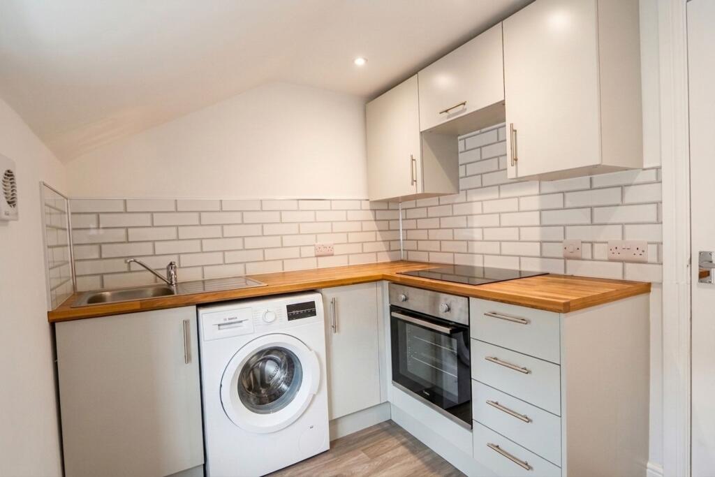 Apartment in Preston - View 5