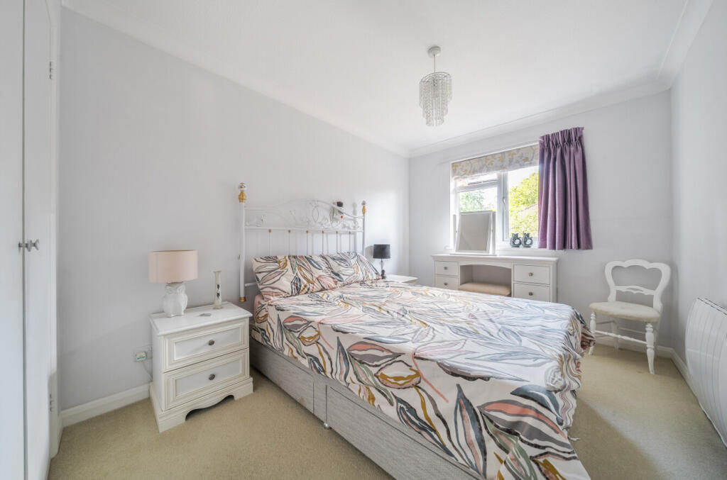 Apartment in Guildford, Surrey - View 5