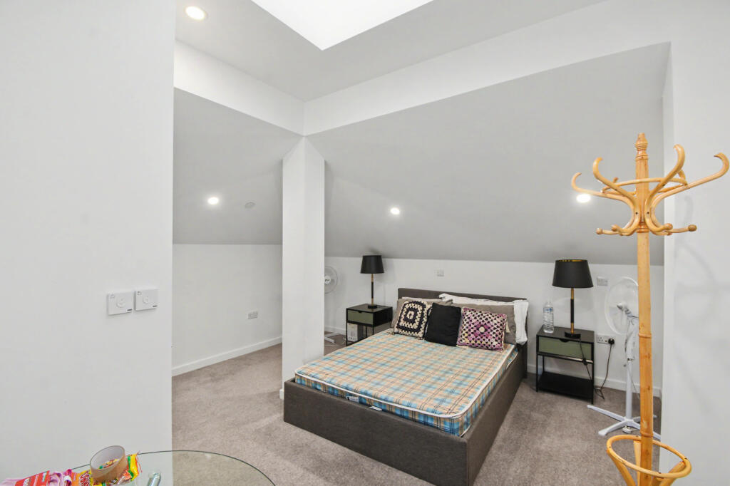 Apartment in Twickenham - View 4