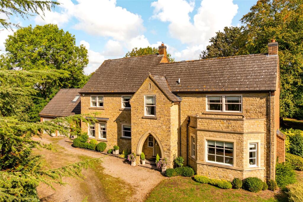 4-bed detached on Watling Street, Paulerspury, Towcester, Northamptonshire, NN12, £950,000