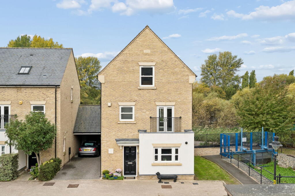 4-bed detached on Royal Quay, Harefield, Uxbridge, UB9, £865,000