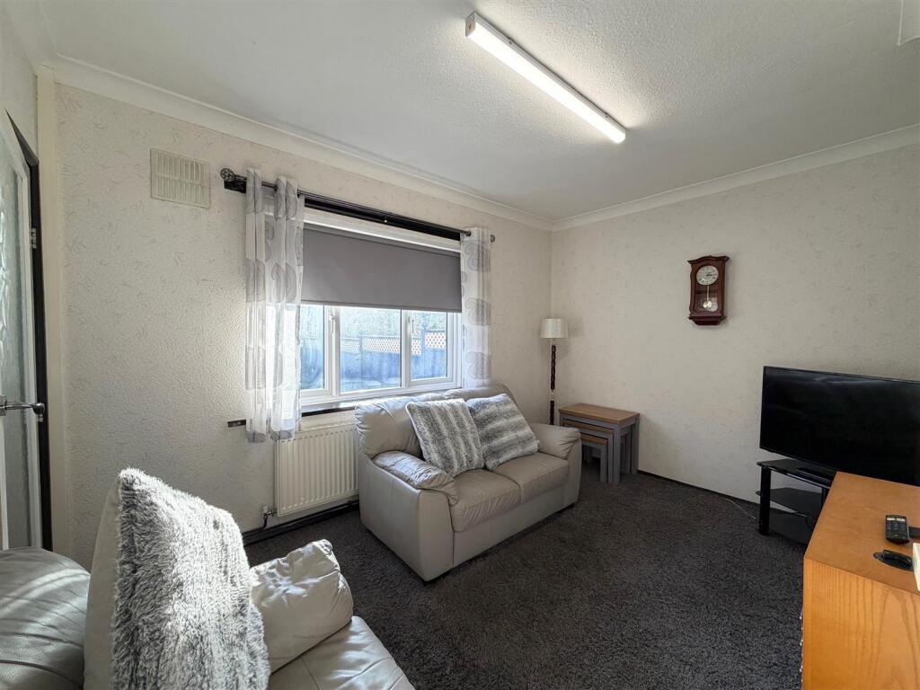 Birch Avenue, Westhoughton, Bolton - NO FURTHER VIEWINGS DUE TO LEVEL OF INTEREST photo 2