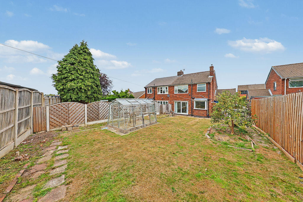 House in Chesterfield, Derbyshire - View 4